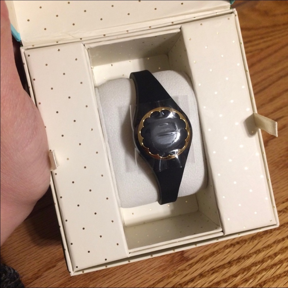 Nwotkate Spade Activity Tracker View 2
